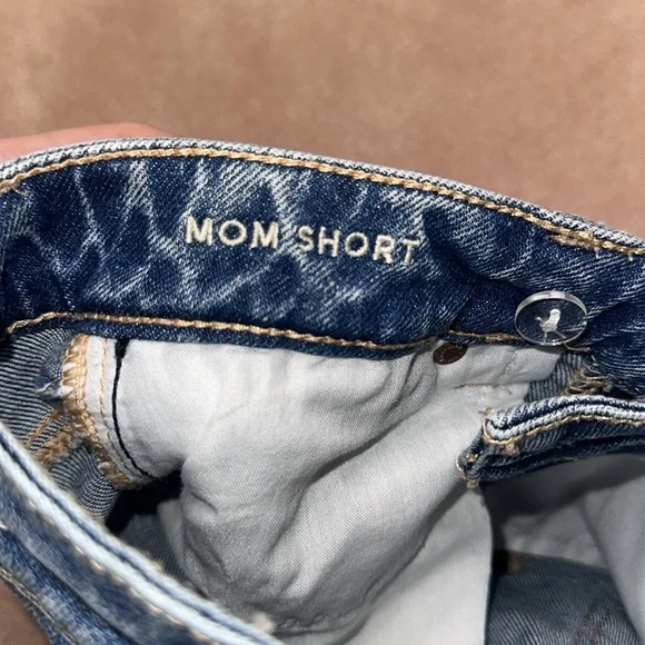 American Eagle Stretch Denim Mom Shorts NWOT - Picture 3 of 4